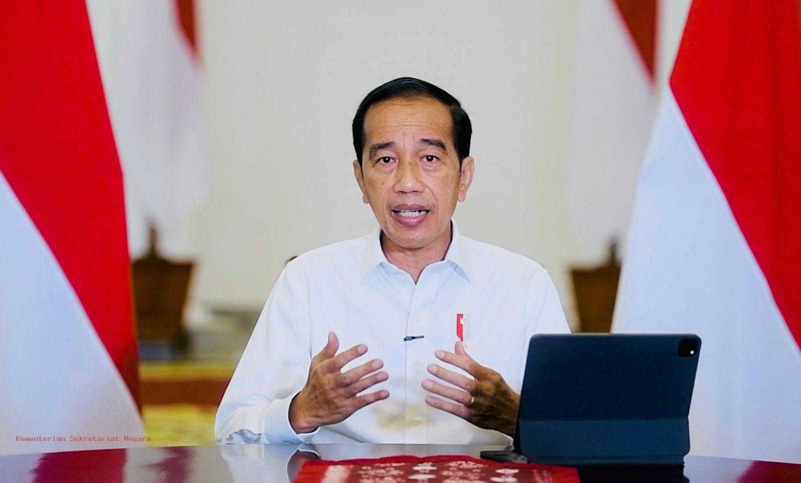 Joko Widodo announcing the government's revocation of mining and forestry permits in January 2022. By the Ministry of State Secretariat.