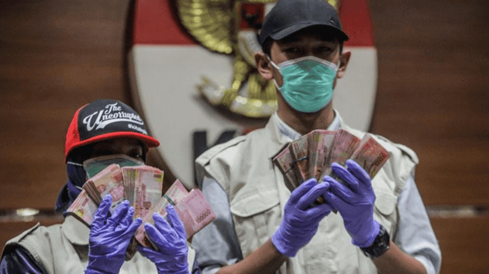 At a press conference in Jakarta, anti-corruption officers display cash seized during the arrest of politicians from Central Kalimantan in October 2018. The politicians were convicted of taking bribes from Golden Agri-Resources executives.